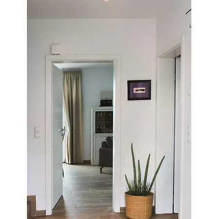 펜션 Haus Seeblick Modern Retreat