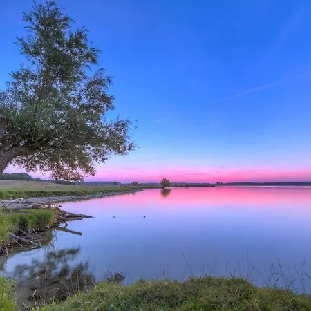 Haus Seeblick Modern Retreat 고렌레빈