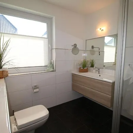 Haus Seeblick Modern Retreat *