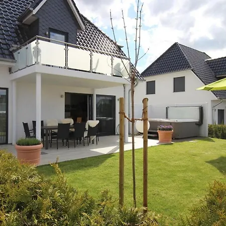 Haus Seeblick Modern Retreat *
