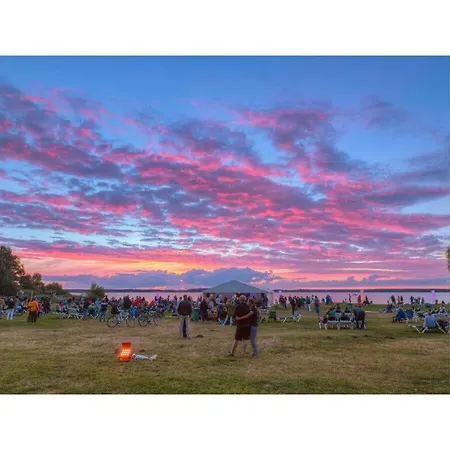 Haus Seeblick Modern Retreat