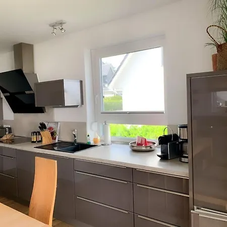 펜션 Haus Seeblick Modern Retreat